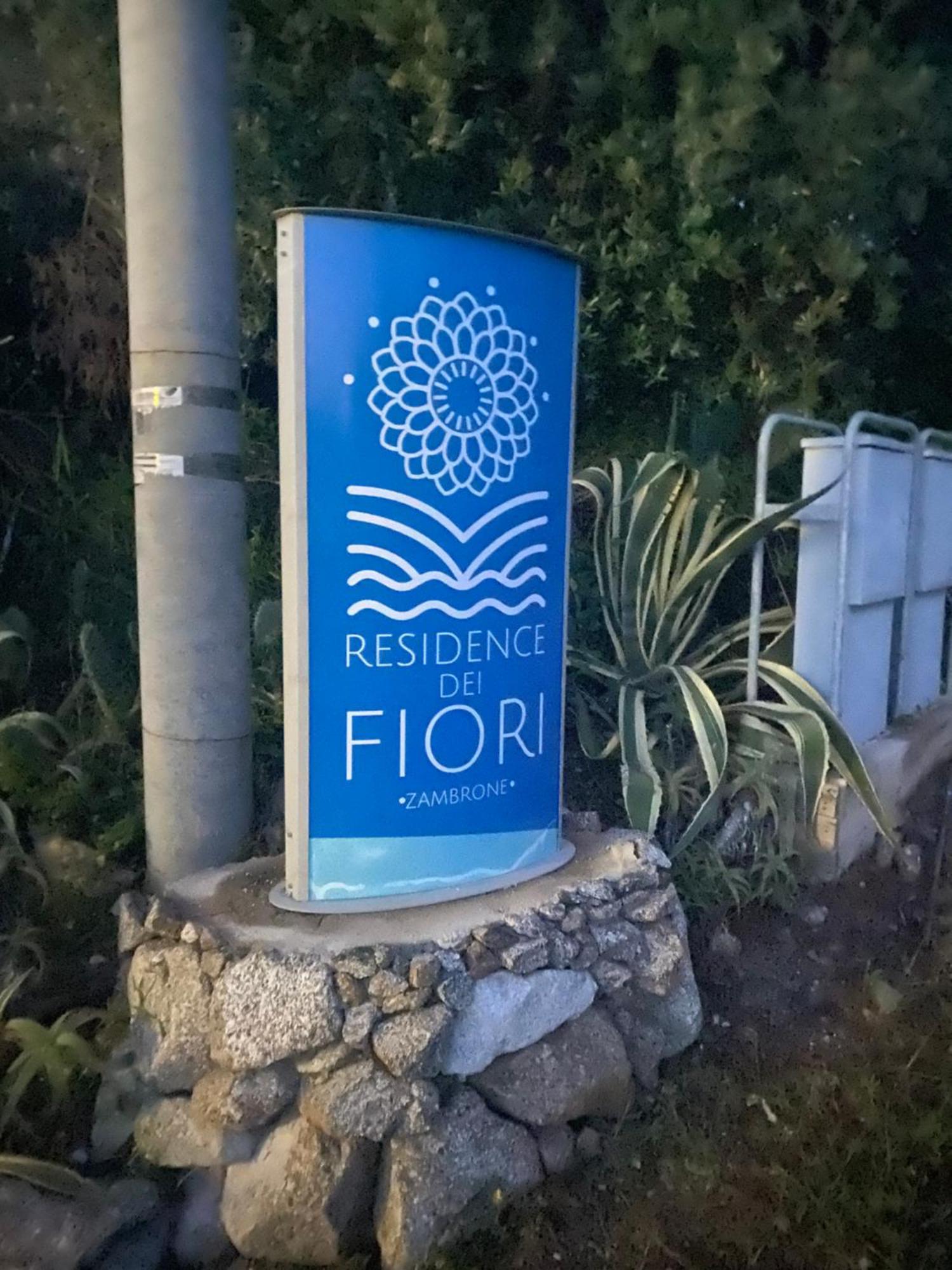 Villa Nove - Residence Dei Fiori Zambrone Bagian luar foto