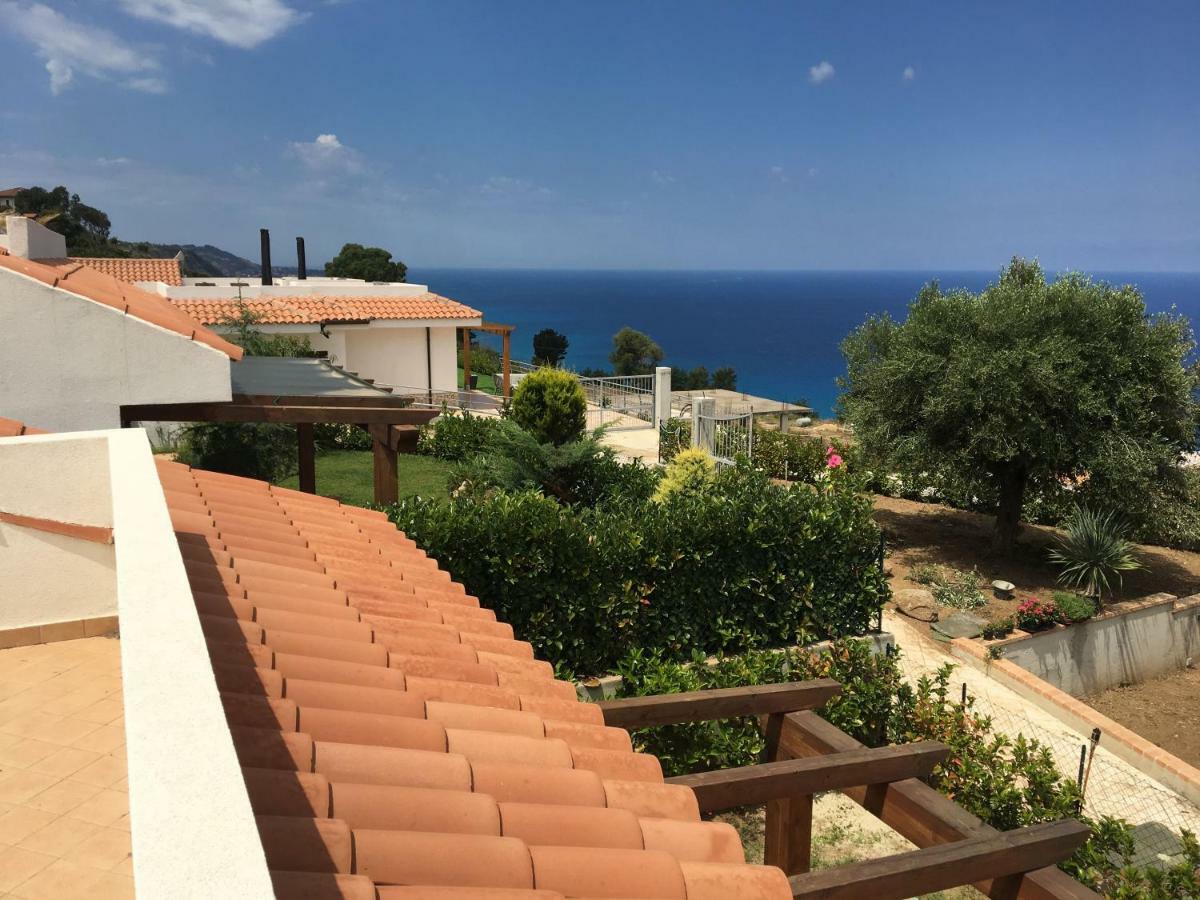 Villa Nove - Residence Dei Fiori Zambrone Bagian luar foto